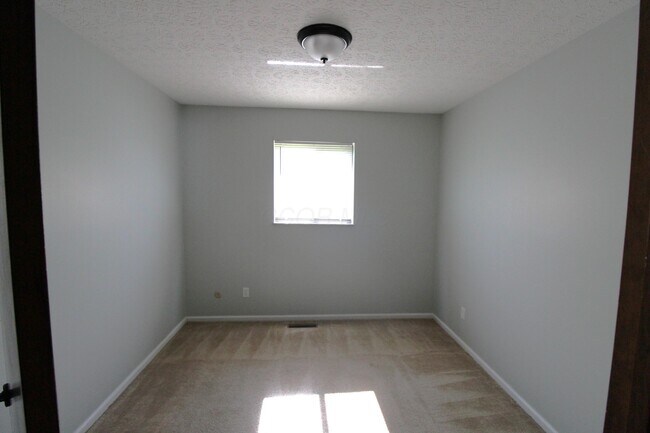 Building Photo - 1800 Quarry Ridge Dr