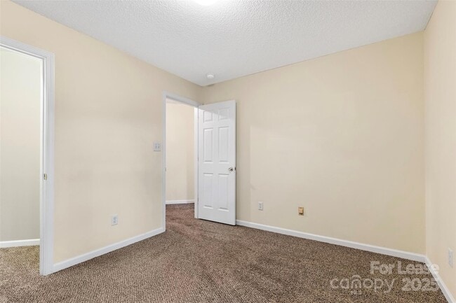 Building Photo - 3834 Thomas Ridge Dr