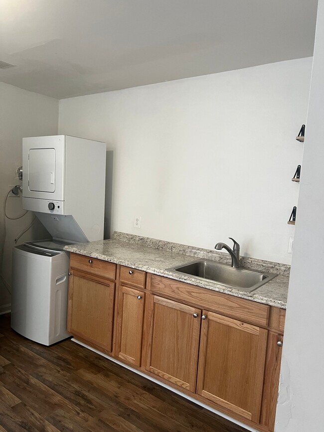 Building Photo - 14189 Hunters Run Way