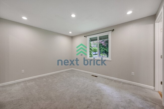 Building Photo - Move-In Ready 4 Bedroom Home in Prime Bellevue Location