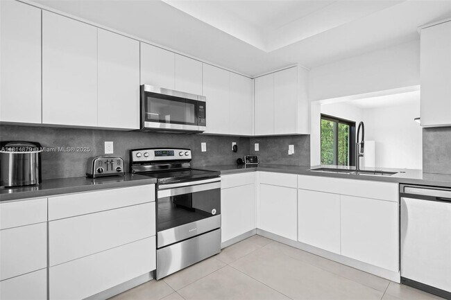 Building Photo - 20515 NE 19th Ct