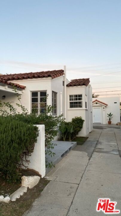 Building Photo - 5856 Arlington Ave