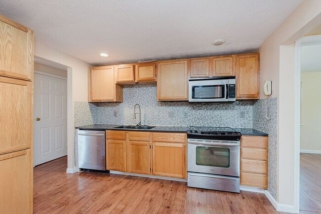 Building Photo - 5951 Staffordshire Cir