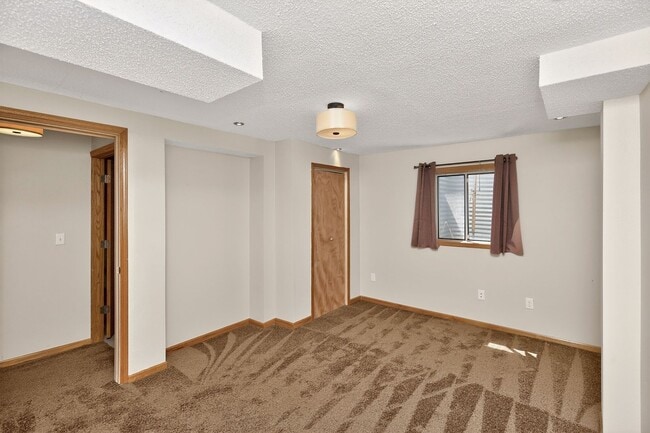 Building Photo - BEAUTIFUL 4-SEASONS ROOM!! 4 Bedroom, 3 Bathroom Home in Waukee!