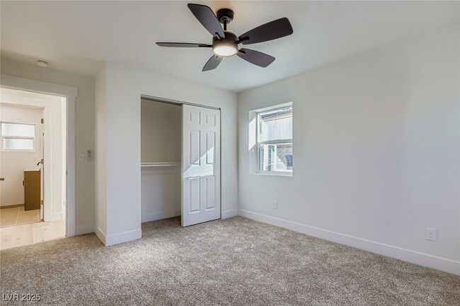 Building Photo - 663 D
