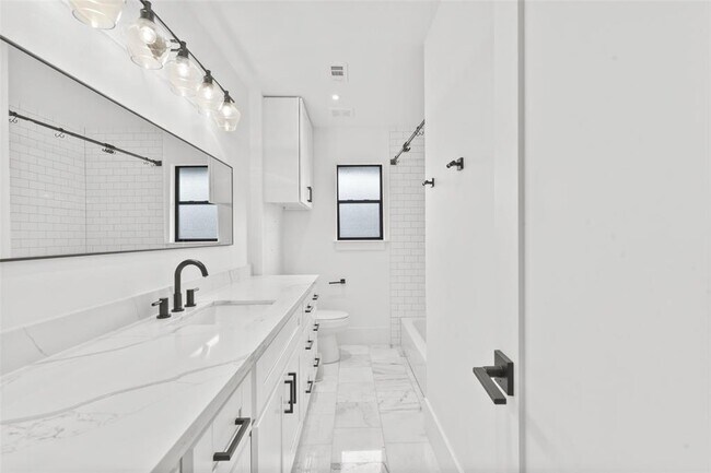 Building Photo - 2703 Tannehill Dr