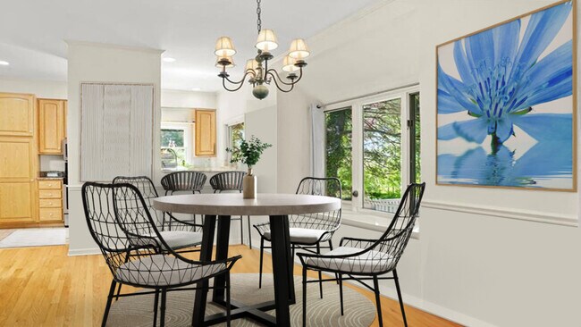 Dinning room with eat in kitchen bar - 3B Ludlow Rd