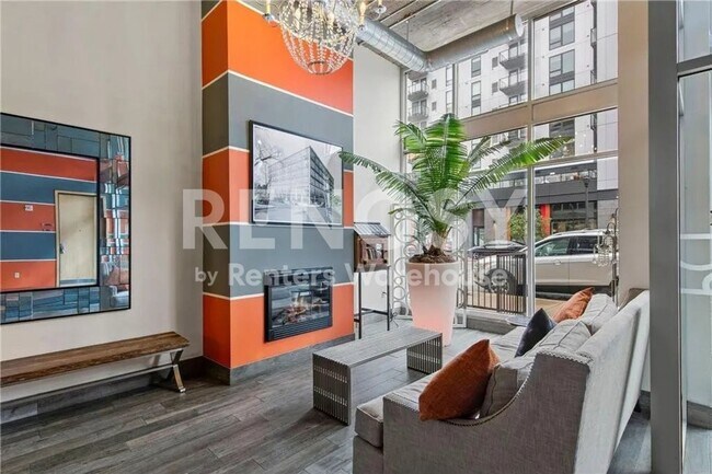 Building Photo - Downtown Luxury Condo Available!