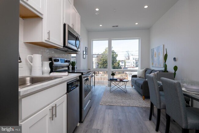 Building Photo - 818 Bladensburg Rd NE