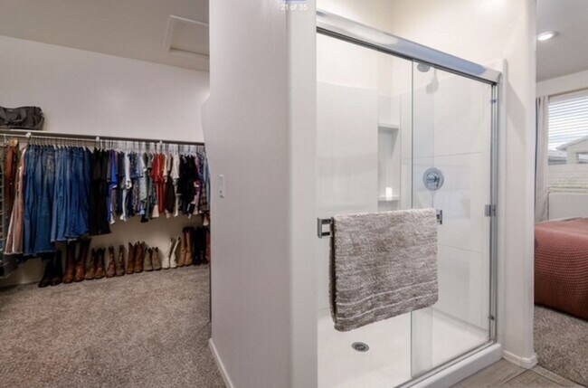 Building Photo - Beautifully Upgraded 4 - Bedroom 2 - Bath ...