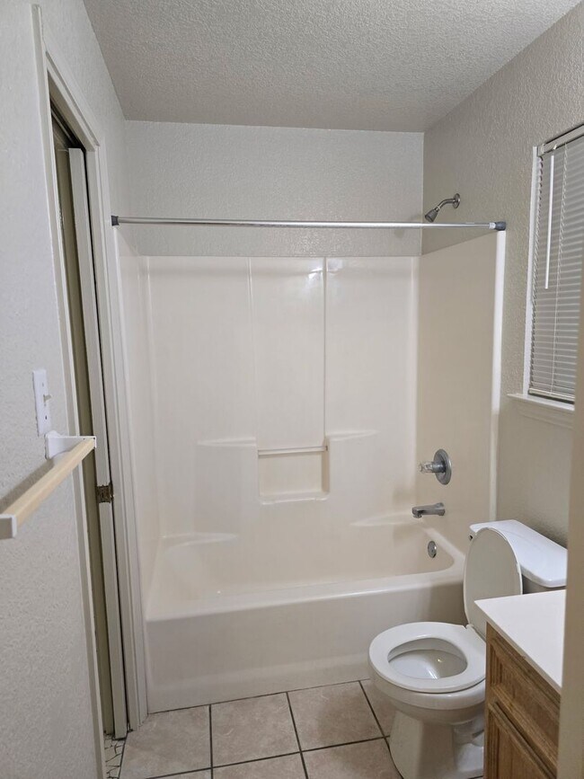 Building Photo - 1602 Van Zanten Dr