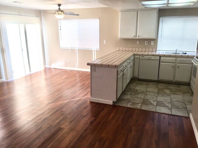 Building Photo - Large 3 Bedroom 2.5 Bath House w/ Garage in Vallejo -- COMING SOON !!!