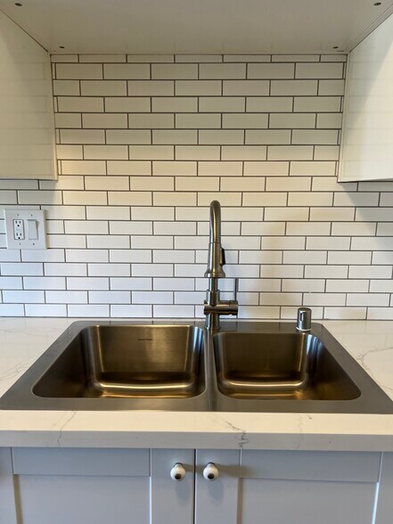 newly remodeled kitchen - 6640 Simpson Ave