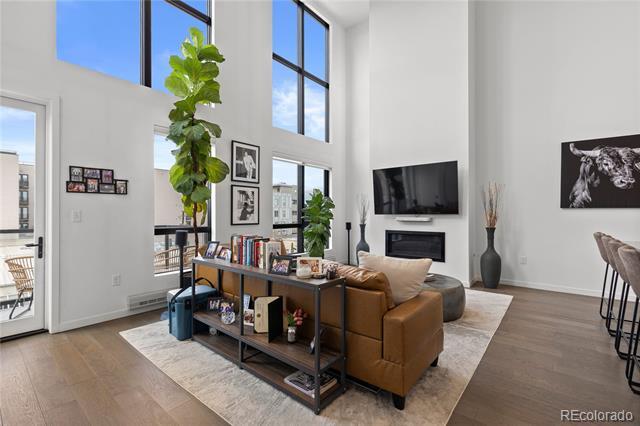 Building Photo - 1735 Central St