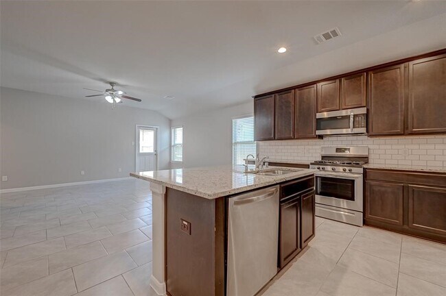 Building Photo - 2206 Mirror Ridge Ct