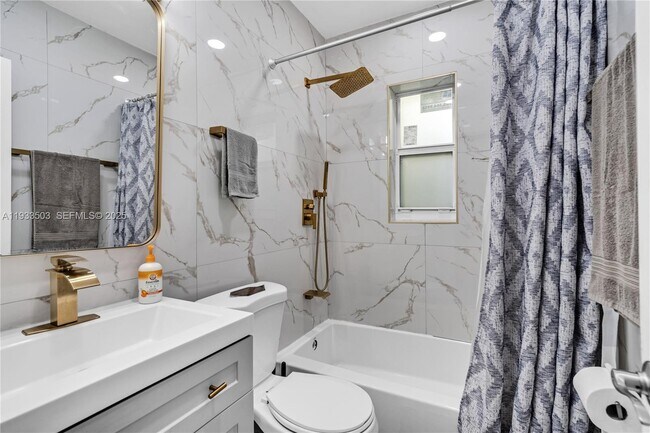 Building Photo - 427 NE 107th St