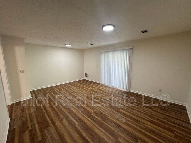 Building Photo - 5233 Ridge Forest Dr