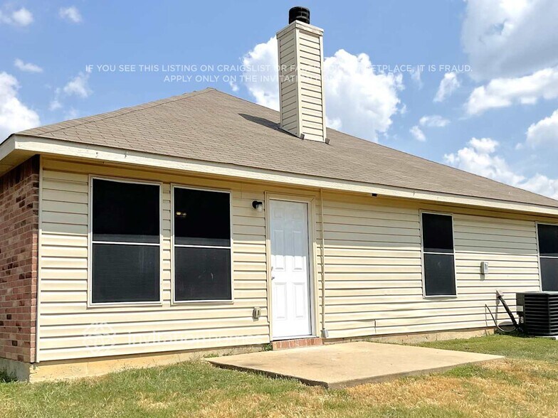 Building Photo - 713 Wrigley Dr