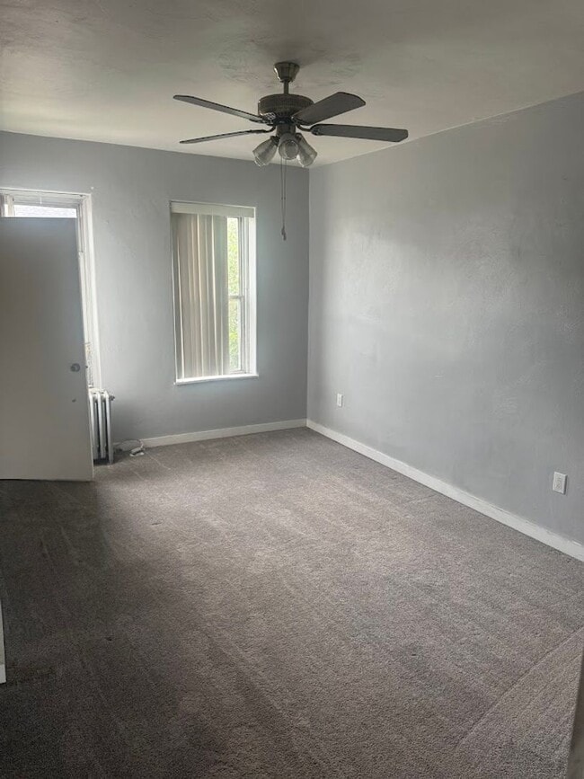 Building Photo - Recently Updated 2 Bedroom Unit In The Southside.  Available Immediately.