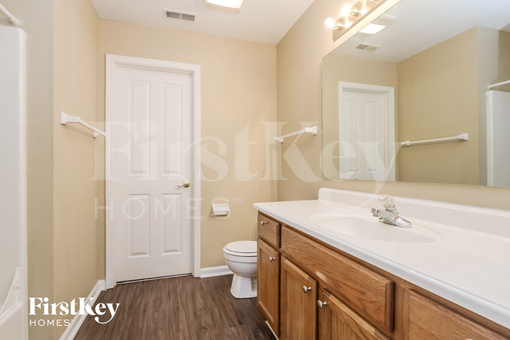 Building Photo - 728 Sweet Creek Dr