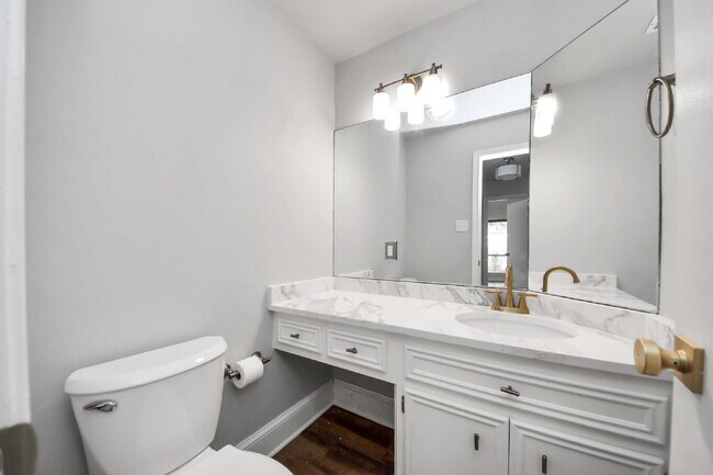 Building Photo - Freshly Remodeled Sugar Land Home with a Garden That Came Ready to Show Off