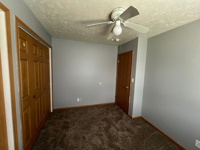 Building Photo - 105 W B St