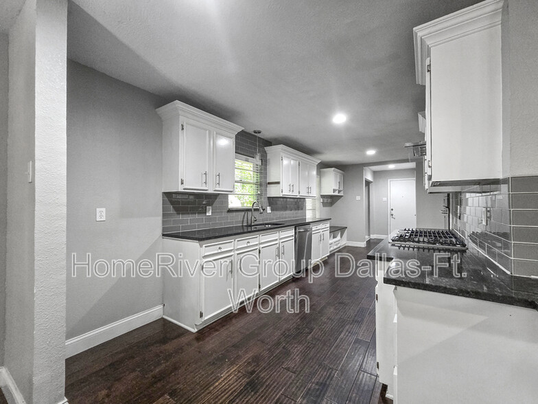 Building Photo - 9033 Flicker Ln