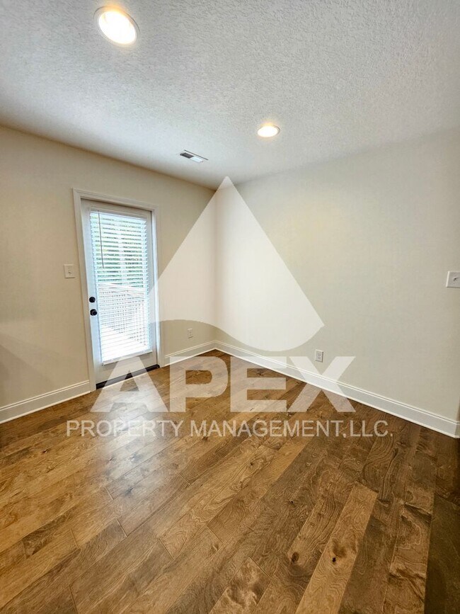 Building Photo - 8029 Poplar Grv Ln