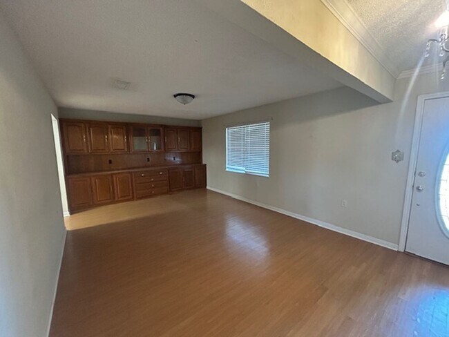 Building Photo - Spacious and Private Midway ISD Home