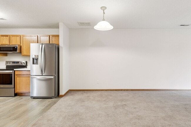 Building Photo - New Stainless Steel Appliances