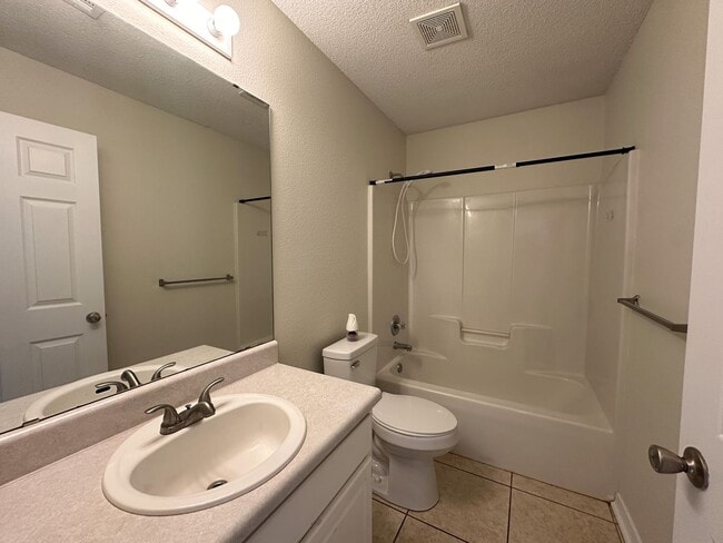Building Photo - Updated 3 bedroom 2 bath brick home located in the Cottages at Marcus Lake!
