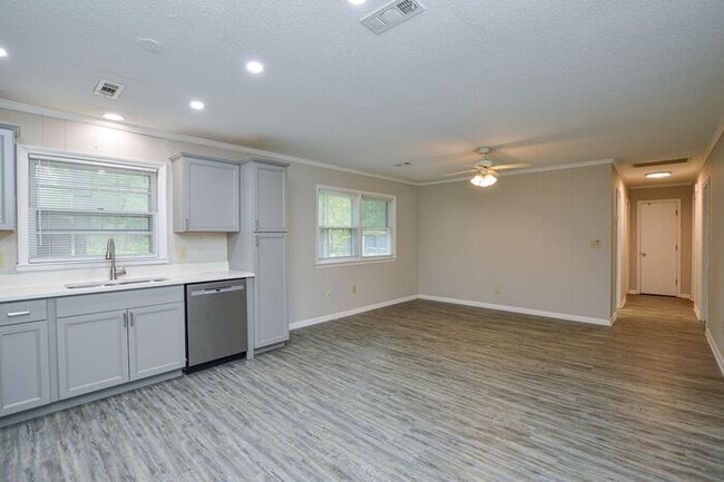 Building Photo - Renovated ranch in Matthews, NC!