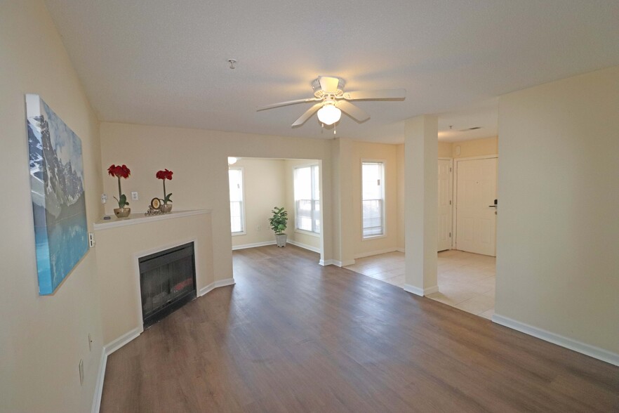 Open floor plan - 2500 Friedland Pl