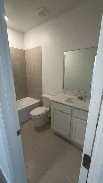 Building Photo - 382 Sol Vis Dr