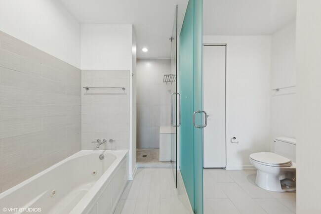 Building Photo - 600 N Fairbanks Ct