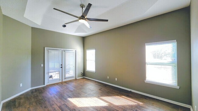 Building Photo - Luxurious 5-Bedroom Retreat with Private P...