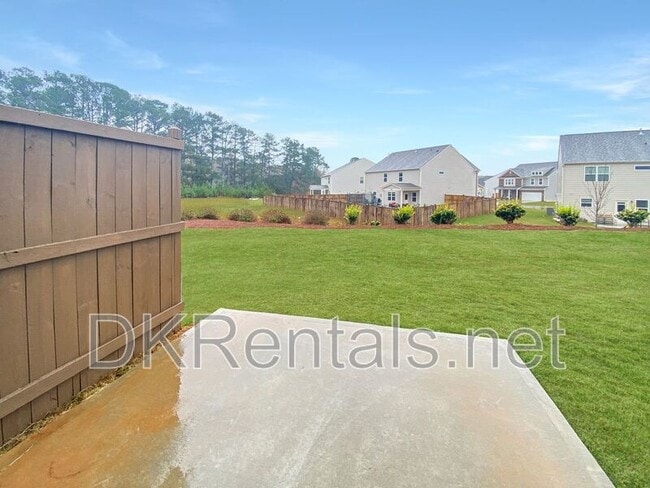 Building Photo - 2650 Quarterdeck Dr