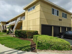 Building Photo - Hollypark Apartments