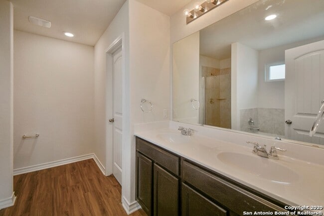 Building Photo - Gorgeous Home in the Gated Wortham Oaks Community Now Available! Realtor Commission: $600