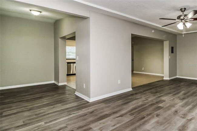 Building Photo - 6007 Oakcrest Cir