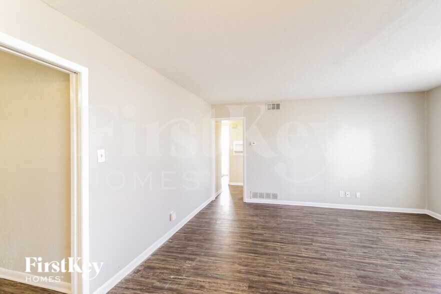 Building Photo - 3516 Revere St