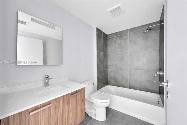 Building Photo - 840 NE 130th St