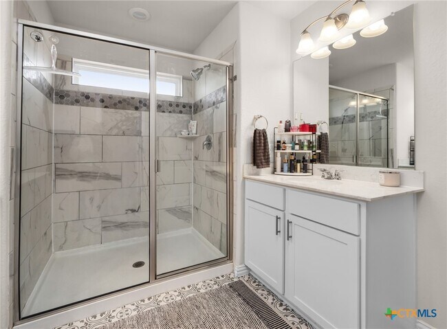 Building Photo - 2043 Cowan Dr