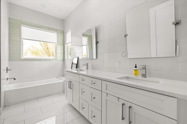 Building Photo - 668 Overspin Dr