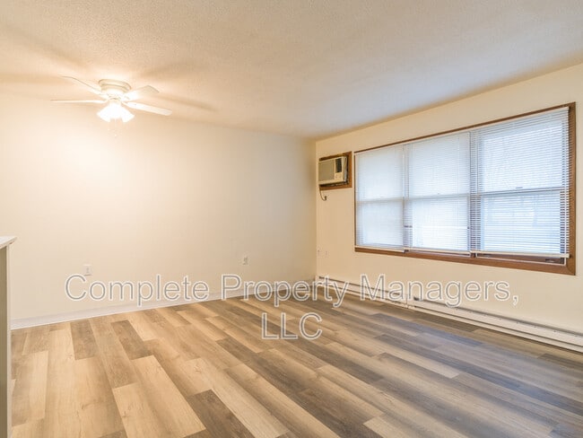 Building Photo - 302 Franke St