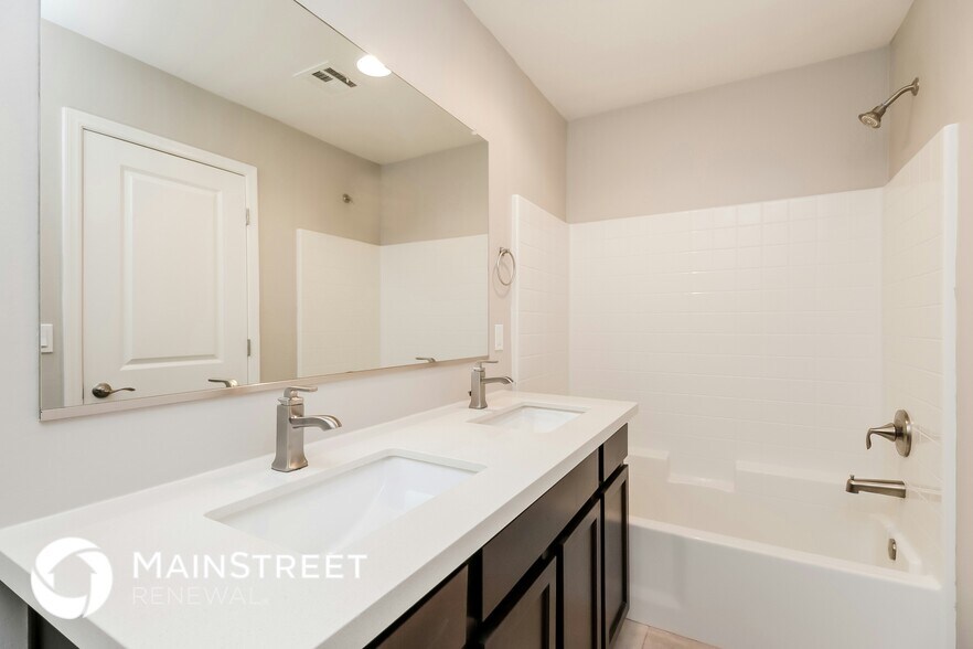 Building Photo - 2000 N 36th St