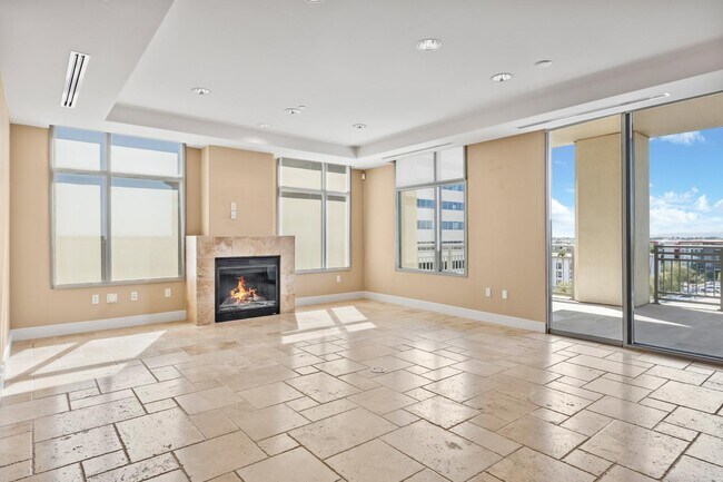 Building Photo - 2211 E Camelback Rd