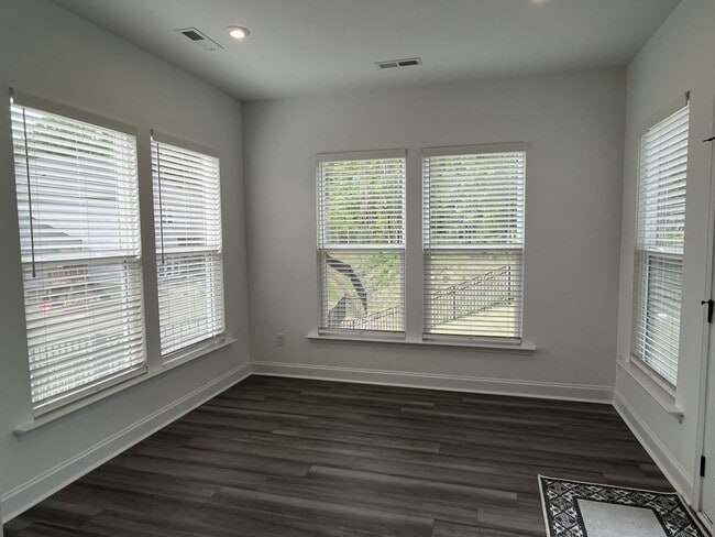 Building Photo - 616 Southstone Dr
