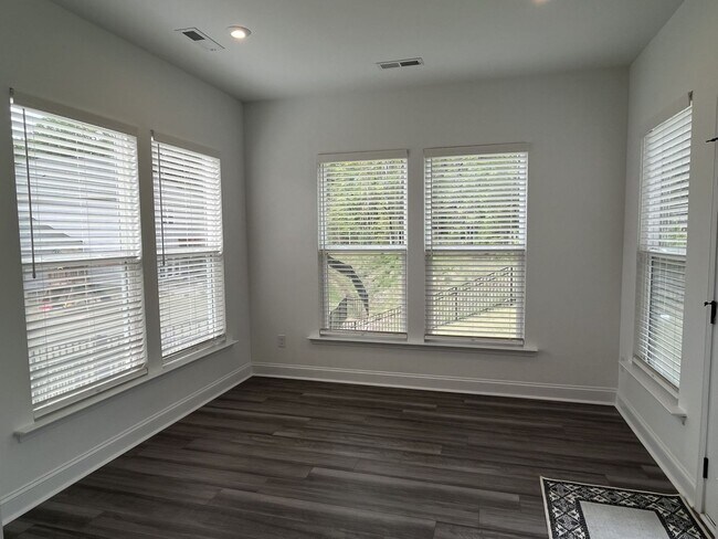 Building Photo - Spacious 5 Bed home in Stallings