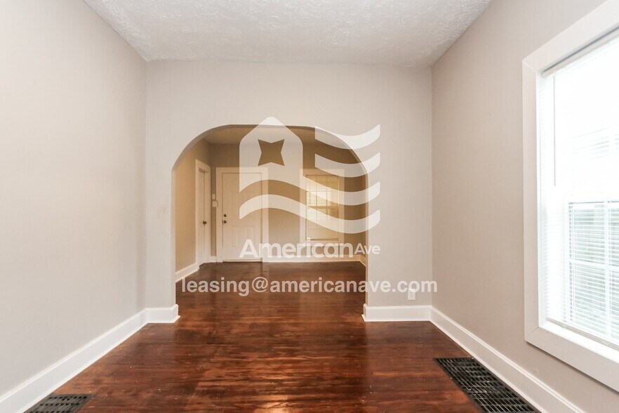 Building Photo - 1318 N Warman Ave